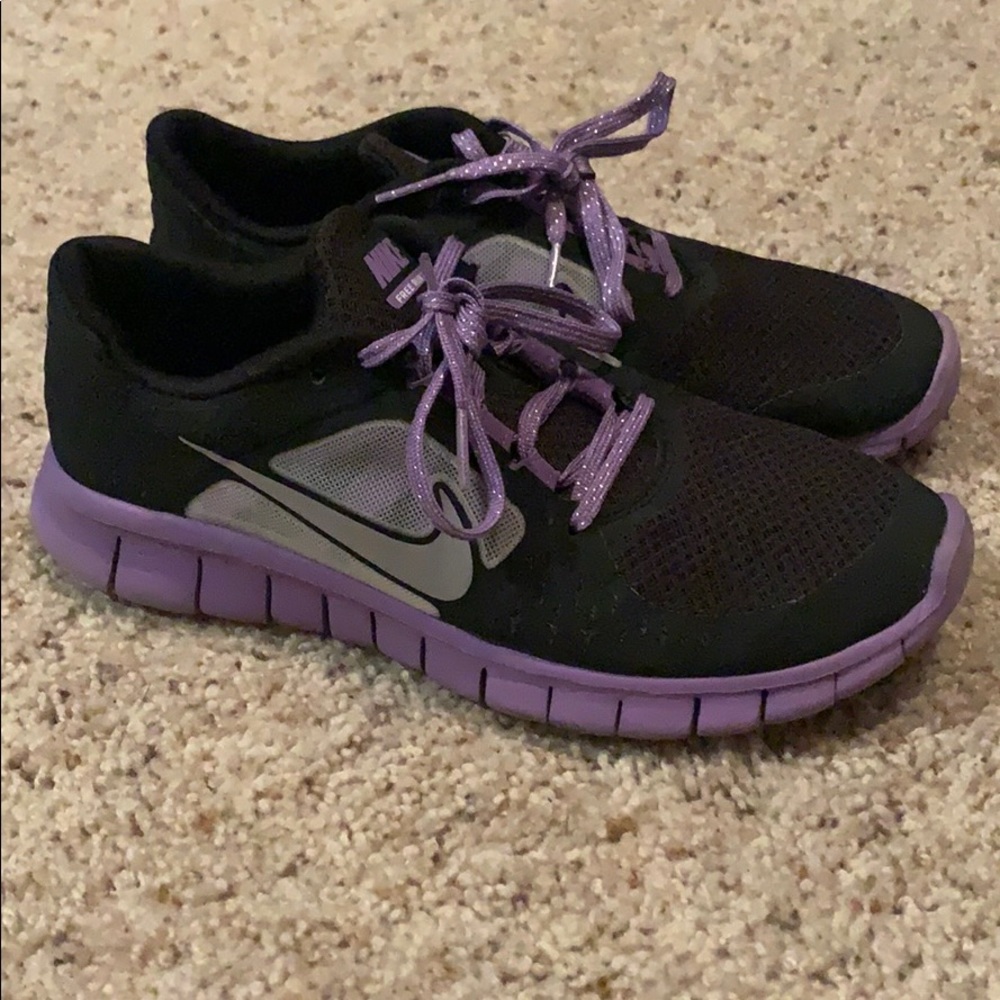 SOLD - Nike Free Women’s Black & Purple Sneakers